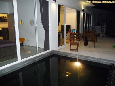 photo 54  plaisir de la terrasse et de la piscine la nuit avec eclairage koh samui