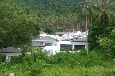 koh-samui-thailande-groupe-de-villas-avec-piscines-dans-la-foret